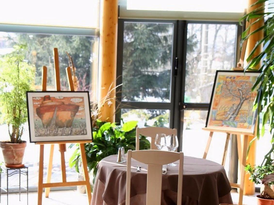 Logis Les Sapins Hotel 2*